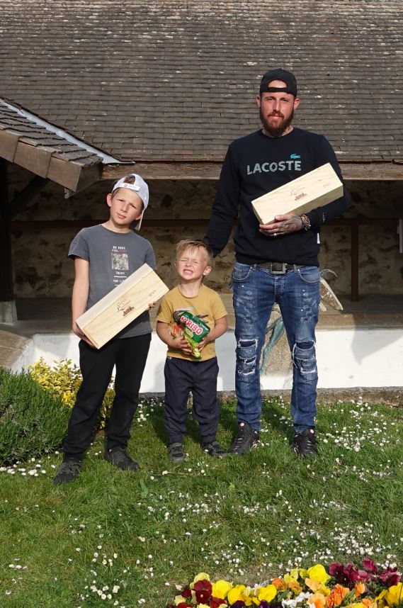 De gauche à droite : Les Castels Sohann, Hendrik et Charley vainqueurs de l'édition 2022.