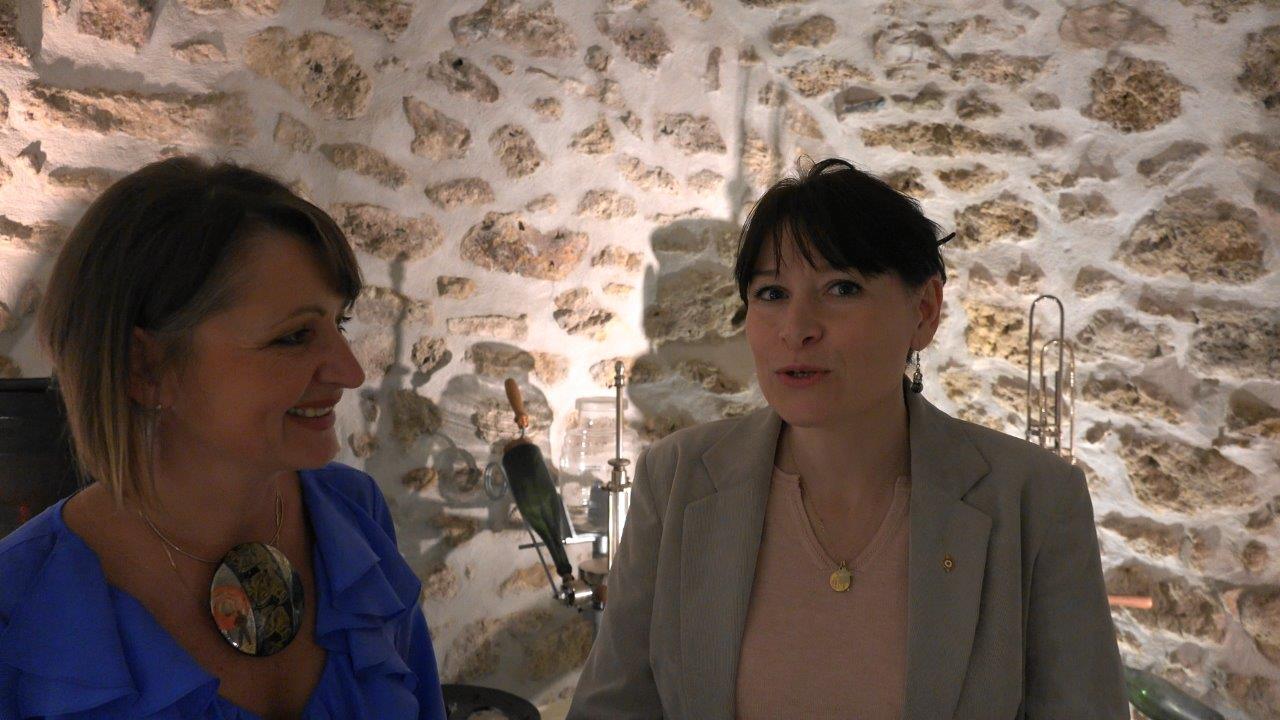 De gauche à droite : Anna Météyer et Myrtelle alias Mireille Chevet.