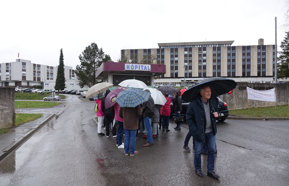 Au premier plan : L'ancien député de l'Aisne Jacques Krabal accueille les manifestants.