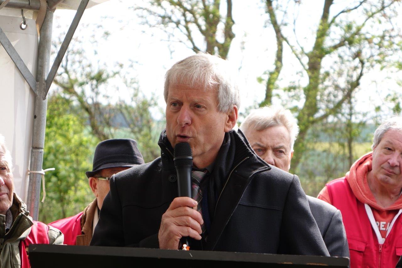 ... et Eric Assier, maire de Condé-en-Brie, soulignent l'appui de l'État dans la concrétisation de ce projet de circulation du train touristique, en la personne de Ronan Léaustic, ancien sous-préfet de l'arrondissement de Château-Thierry.