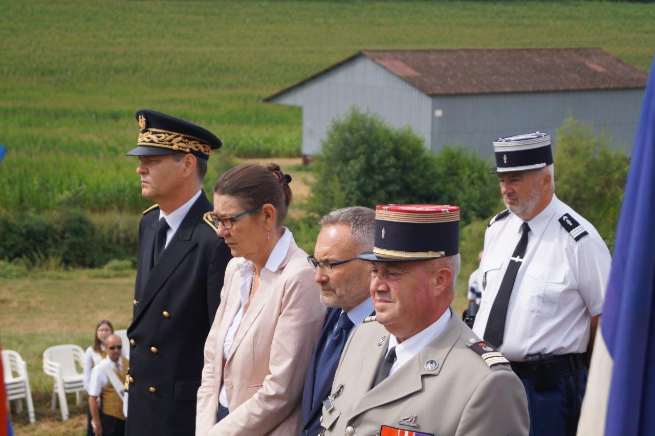 De gauche à droite : Ronan Léaustic, Anne Maricot, Dominique Moyse, le lieutenant-colonel Daniel Cian, et le capitaine Jean-Émile Vaesen.