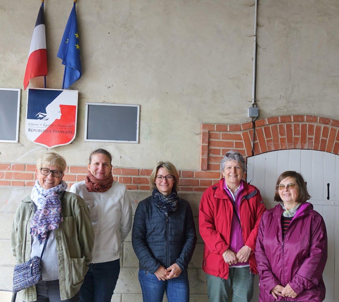 À gauche : La présidente Dominique Barriyuso et les bénévoles de l'association Familles Rurales de Le Breuil.