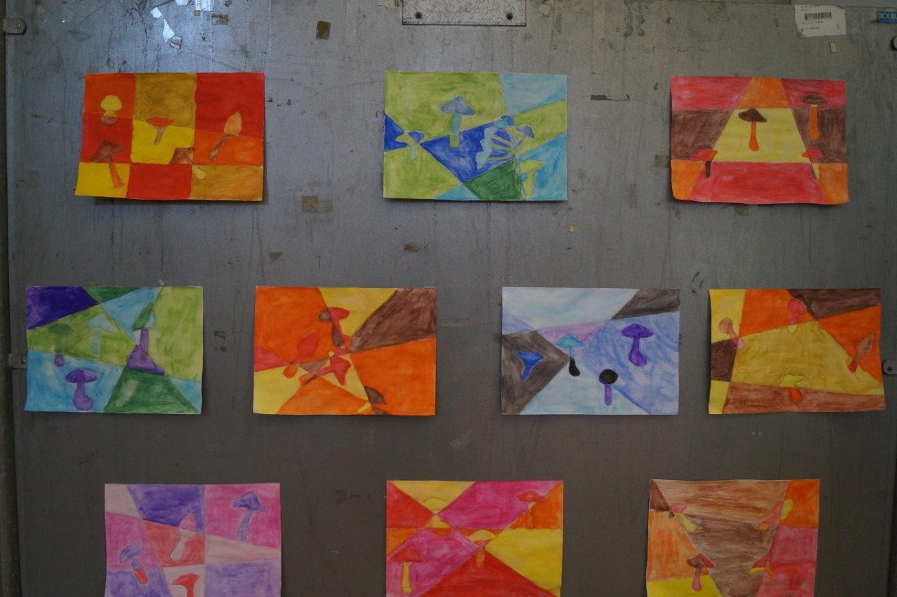 Des dessins et oeuvres sur le thème des champignons ont complété l'exposition.