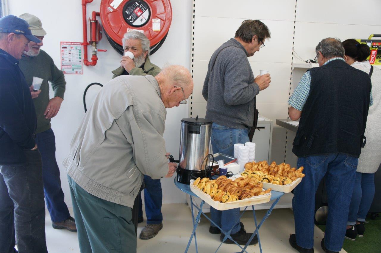 Un café et un croissant ! Pour la route...