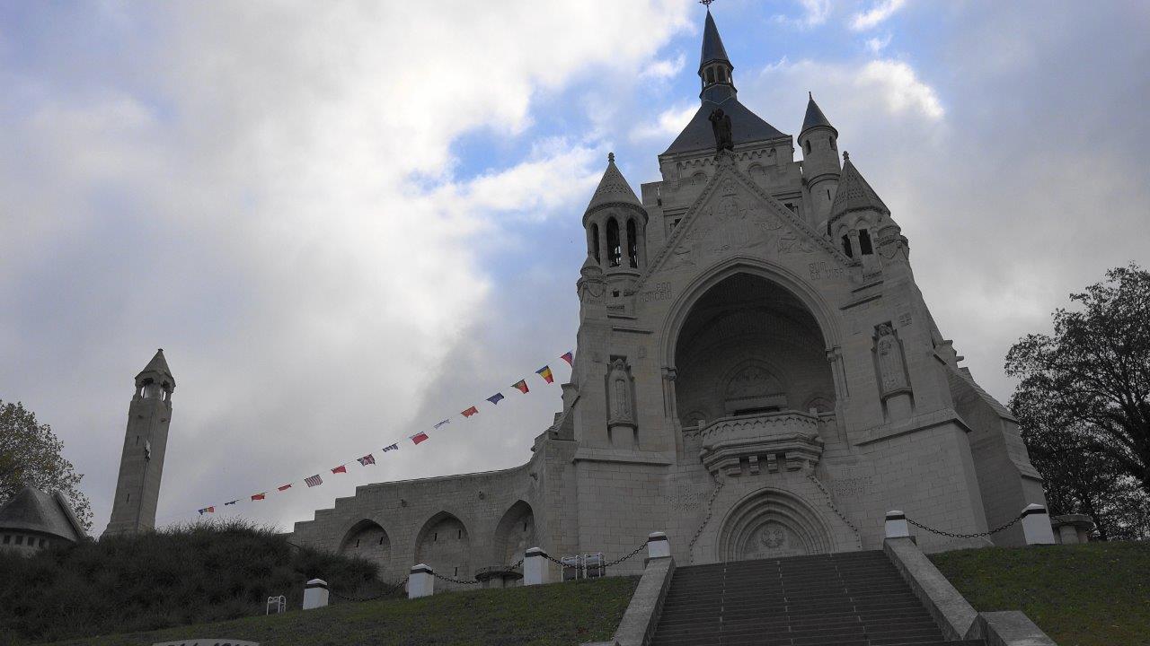 Le Mémorial de Dormans : il s'est fait faire récemment un lifting. Lifting réussi et magnifique !