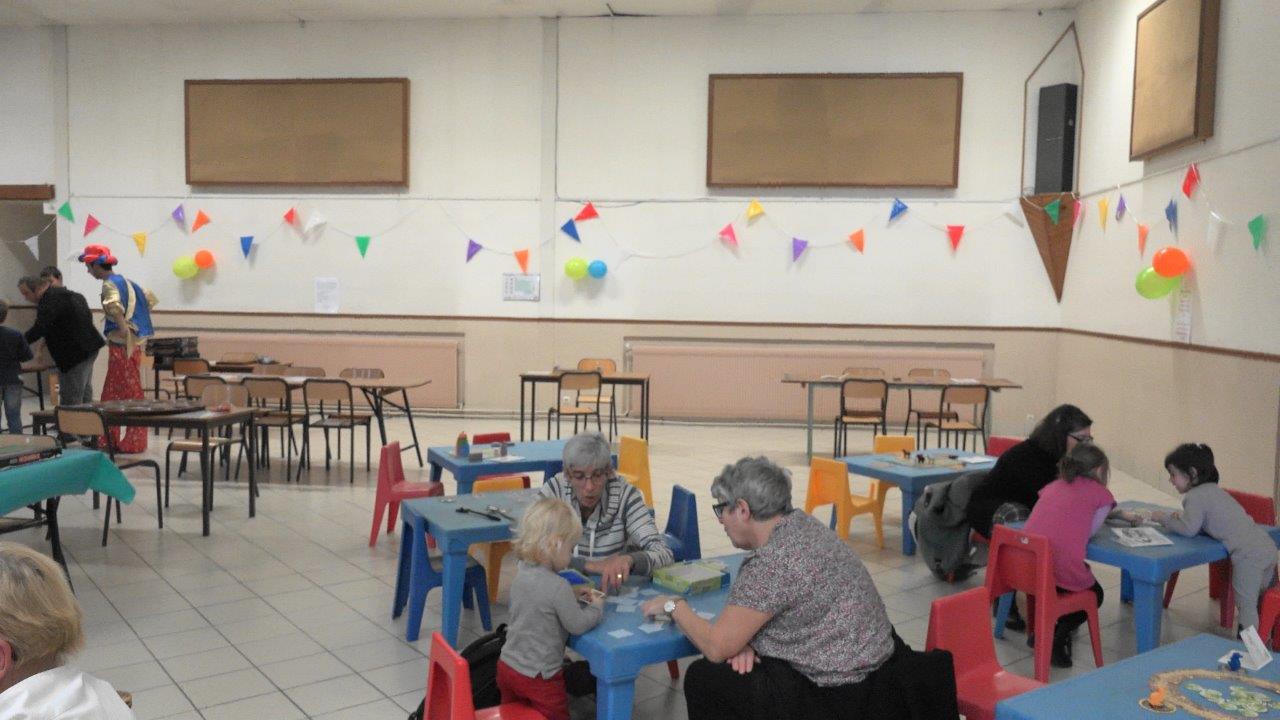 L'atelier des 2/5 ans : la découverte des jeux de société.