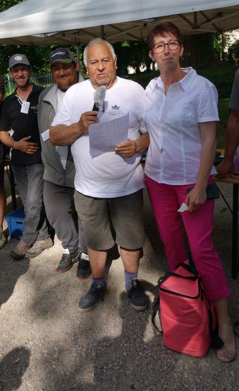 Le "filet garni" pesait officiellement 8,535kg. Émilie Pierre repart avec après une estimation du poids à 8,530kg.