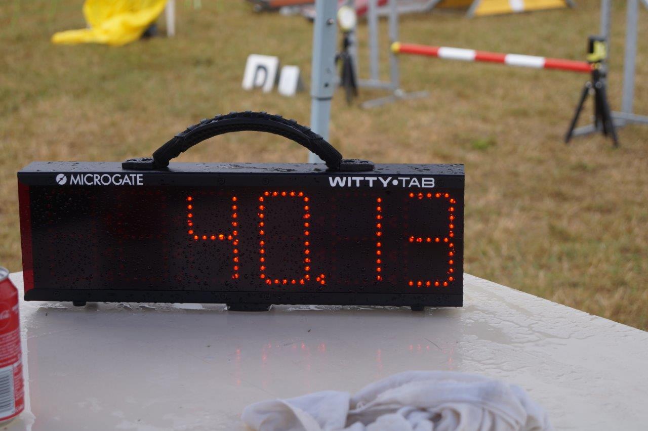 Le chronométrage électronique est autorisé sur les concours d'agility. Un chronométrage manuel doit être assuré en cas de défaillance du chrono électronique.