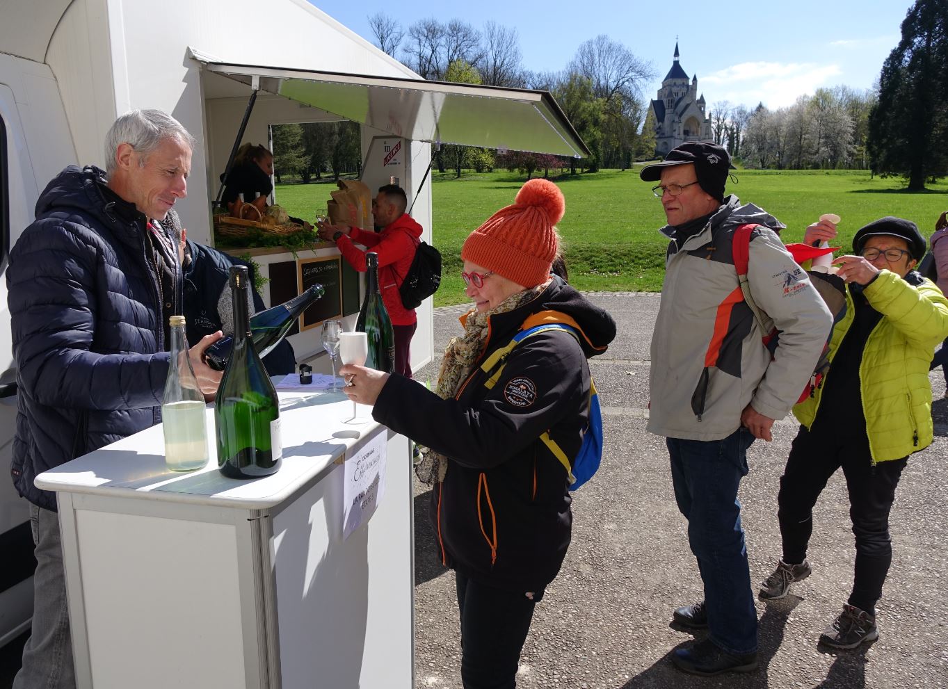 Boisson locale ou limonade : La Maison de Champagne Jeandon Père & Fils sert l'apéro.