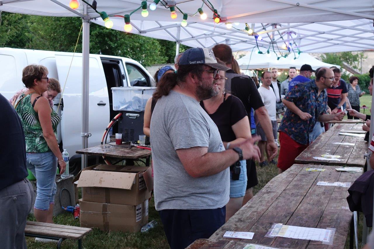 La Commission des fêtes de la mairie Condéenne assure le stand Buvette...