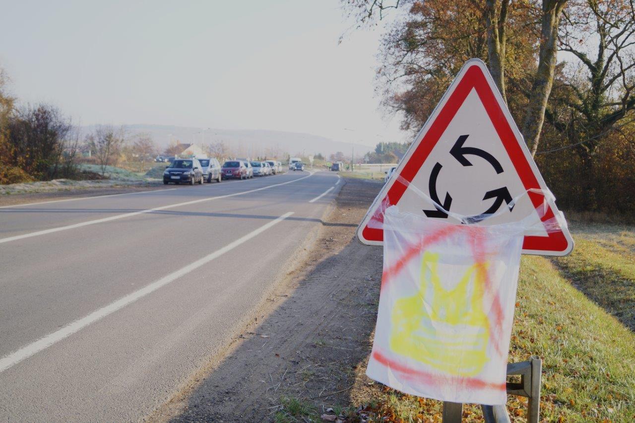 Le rond-point de Try est situé sur les D1003 et D980...