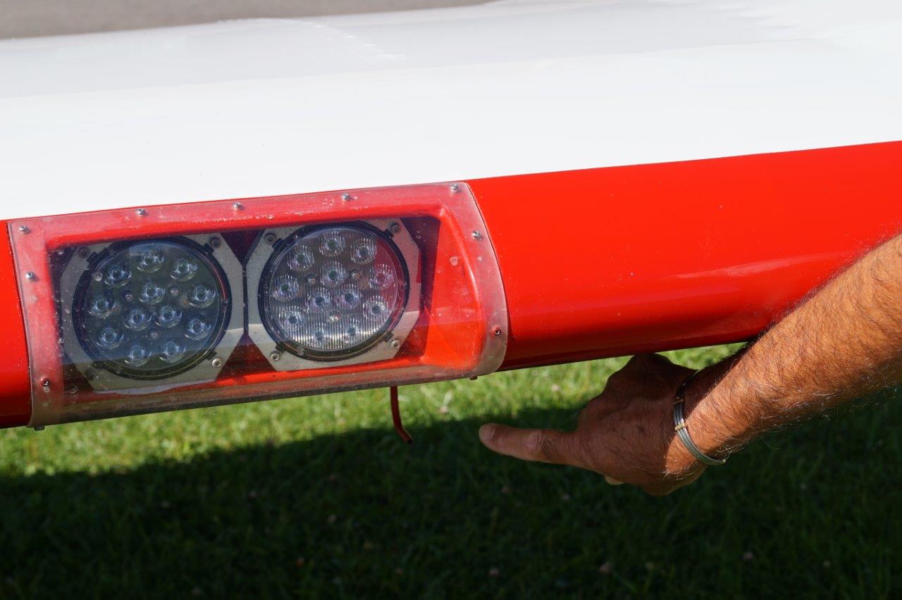 La sonde Pitot alimente un anémomètre, qui à son tour, indique la vitesse de l'avion au pilote.