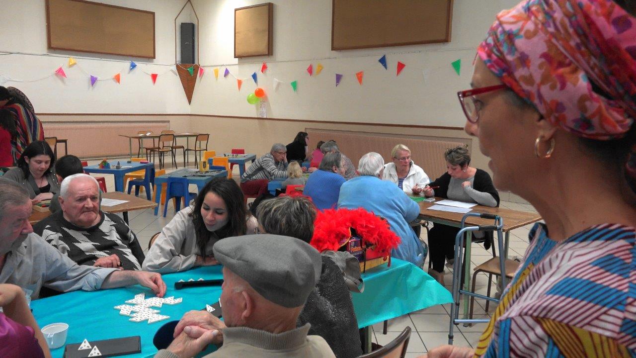 Les aînés des maisons de retraite du territoire en compagnie de Sarah, Madeline, Brigitte...