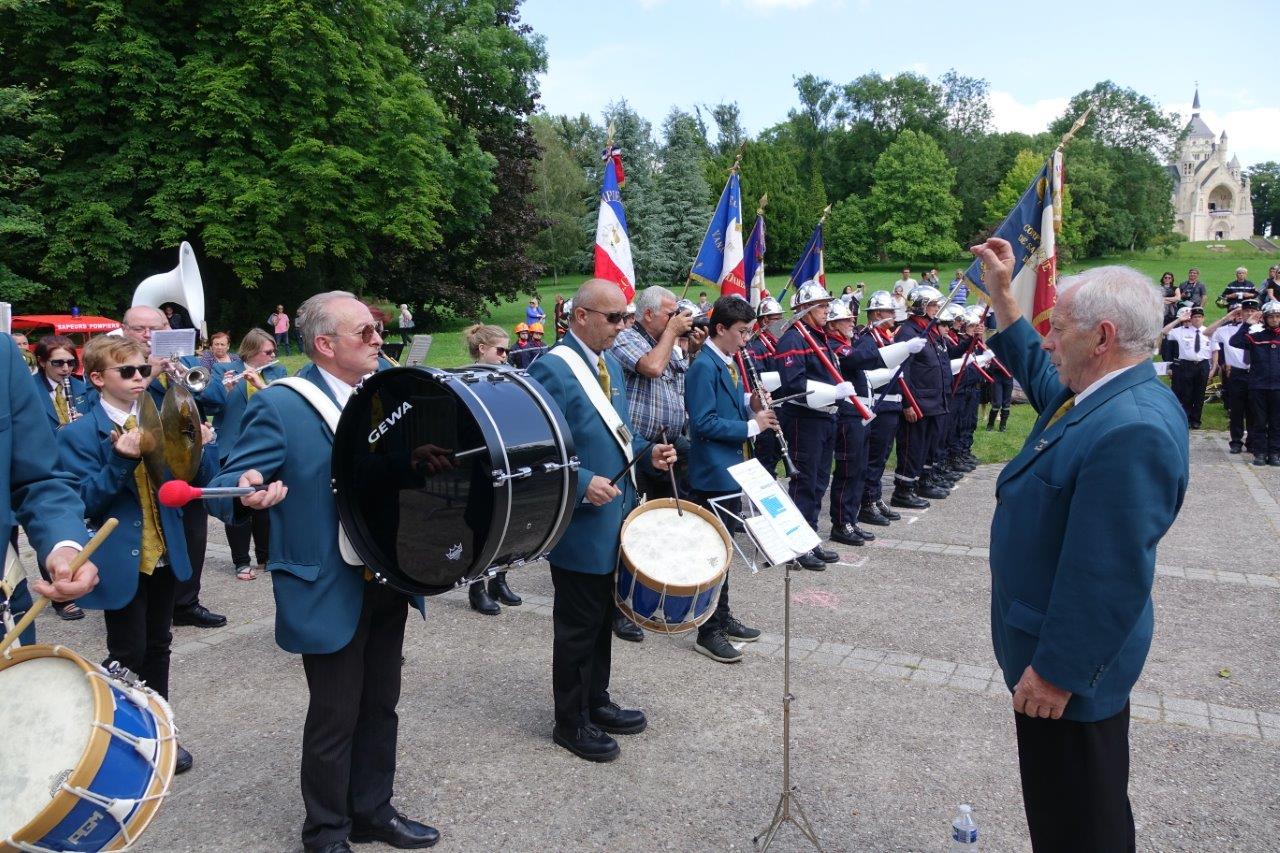 Sous la direction de Claude Picart, la Musique municipale de Dormans assure la ponctuation musicale de la cérémonie.