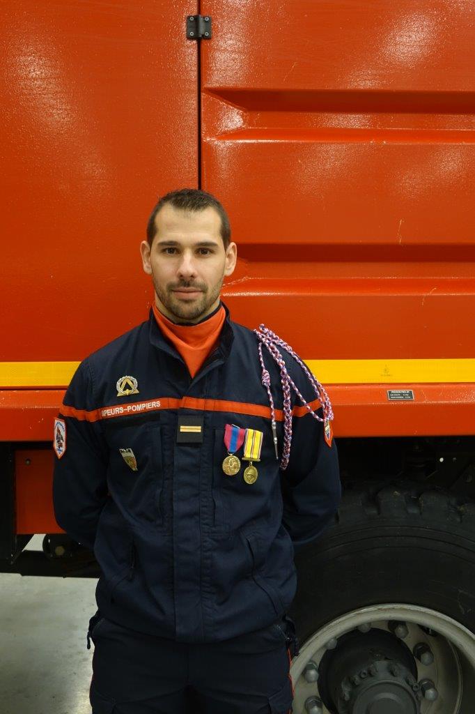 Le sergent-chef Nicolas Salmon est promu au grade d'Adjudant.