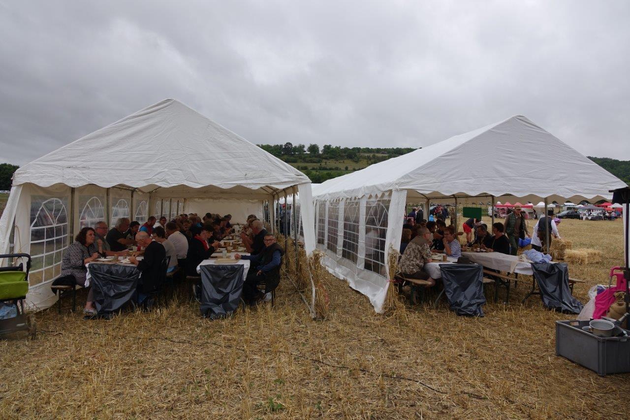 Plusieurs pôles de restauration permettent de goûter aux produits locaux.