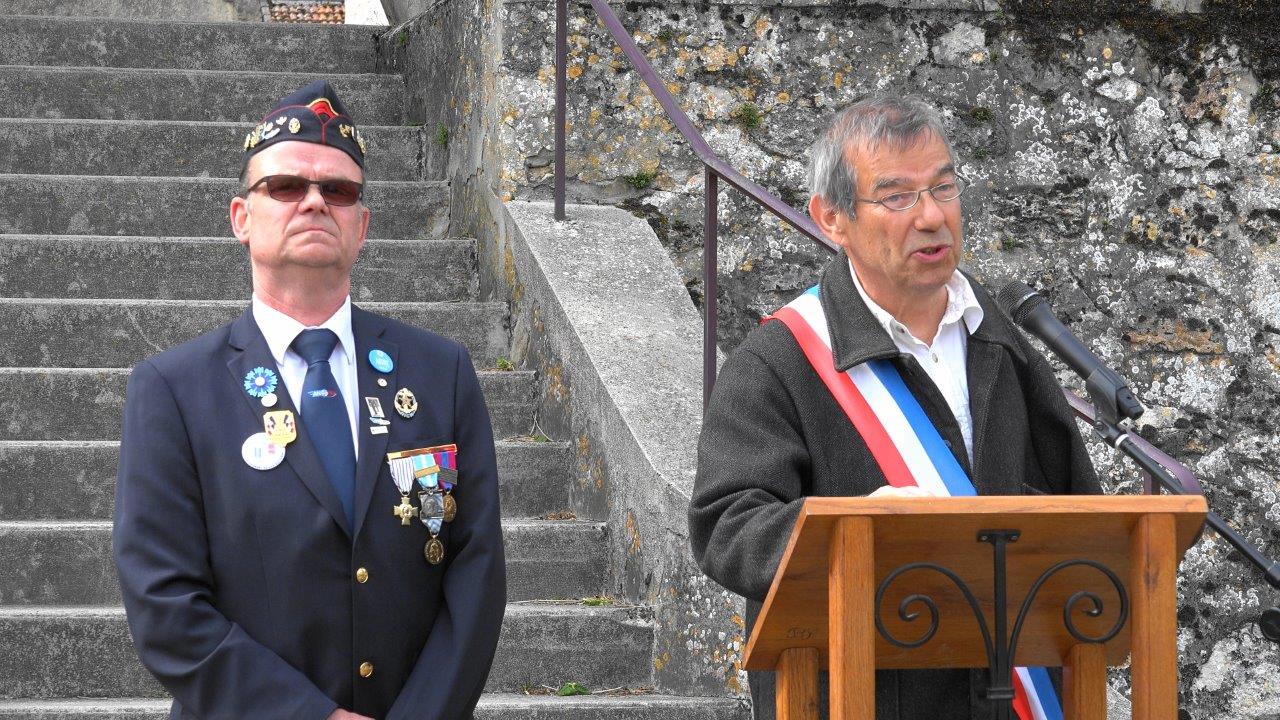 Bruno Lahouati, maire de Vallées-en-Champagne, ouvre la cérémonie.