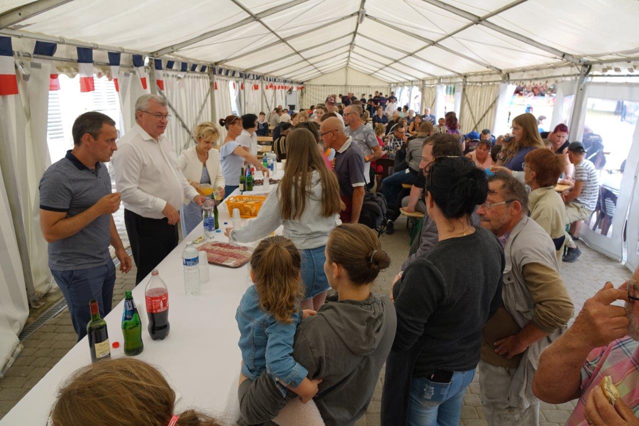 Le goûter pour les enfants et le casse-croûte pour les adultes est l'un des temps forts de ce 14 juillet...