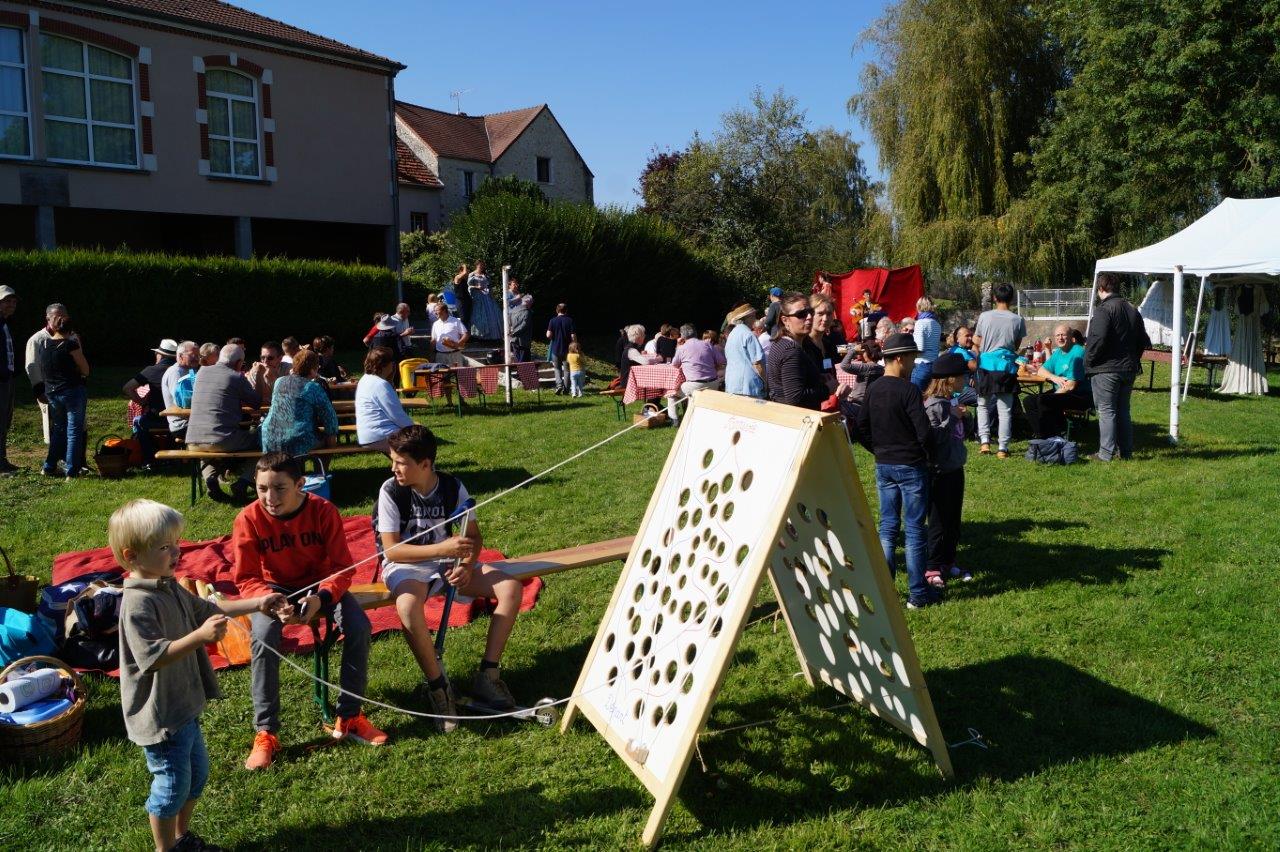 Divers jeux étaient mis à la disposition des enfants.