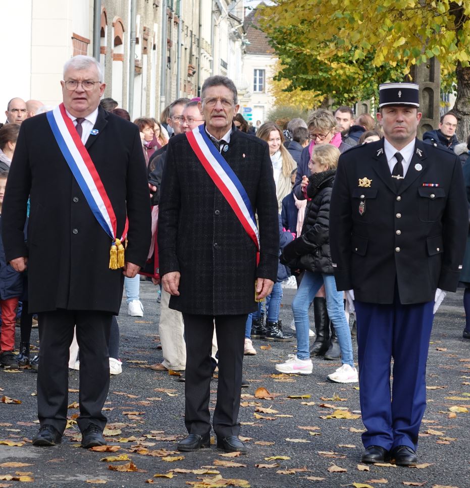 De gauche à droite : Le sénateur de la Marne Christian Bruyen, le maire de Dormans Michel Courteaux et le commandant de la Brigade de Gendarmerie de Dormans Yannick Cadalen.