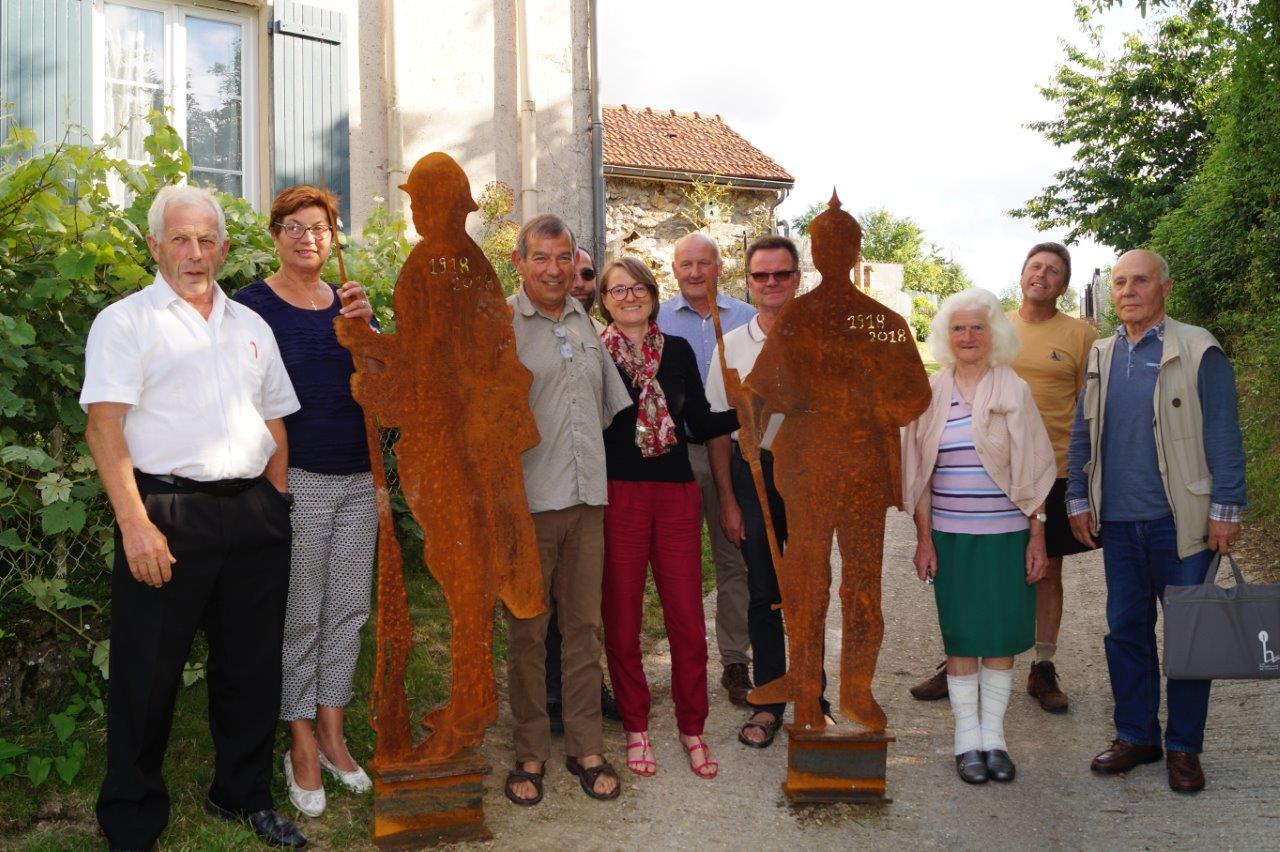 13 silhouettes en métal jalonneront les chemins du souvenir.