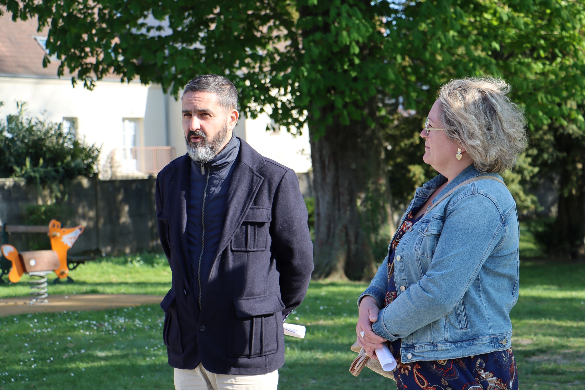 De gauche à droite : Mohamed Rezzouki et Carole Timothée directrice de la Communication et de l'Évènementiel à la mairie de Château-Thierry.