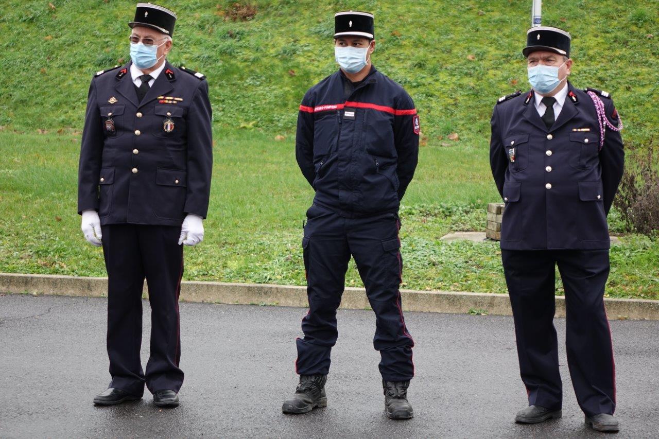 De gauche à droite : Le Capitaine honoraire Pierre Villette, le Lieutenant Hitimoe Sibille et le Capitaine honoraire Jean Jarrot.