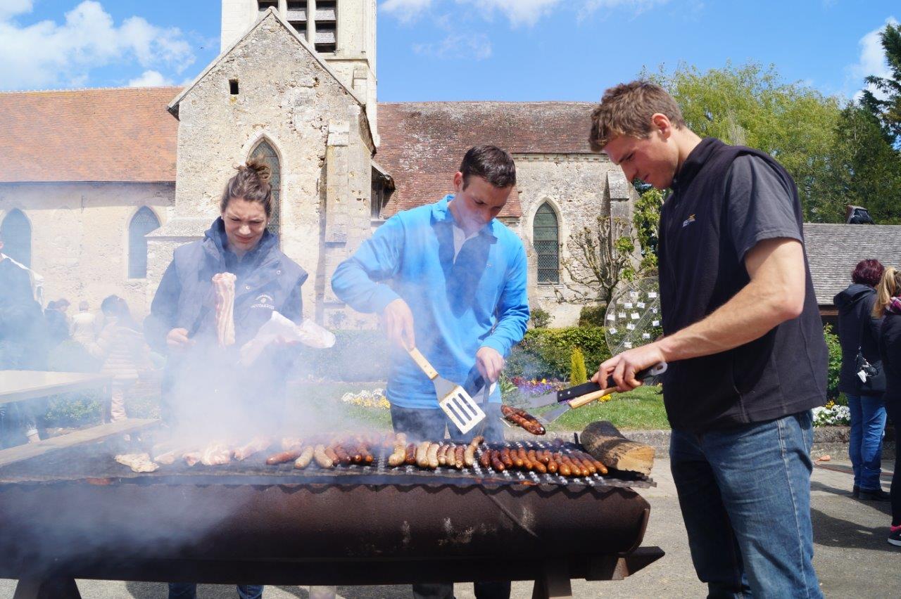 Aux fourneaux : Clarisse, Romain, et Louison.