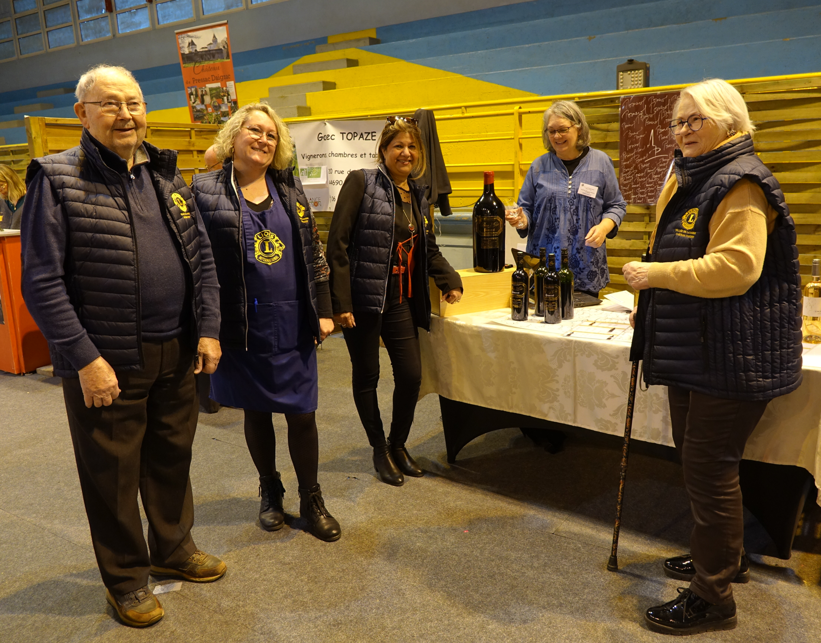 Carole Thimothée (Tablier Lions) et les bénévoles du Lions Club Vallée de la Marne Château-Thierry.