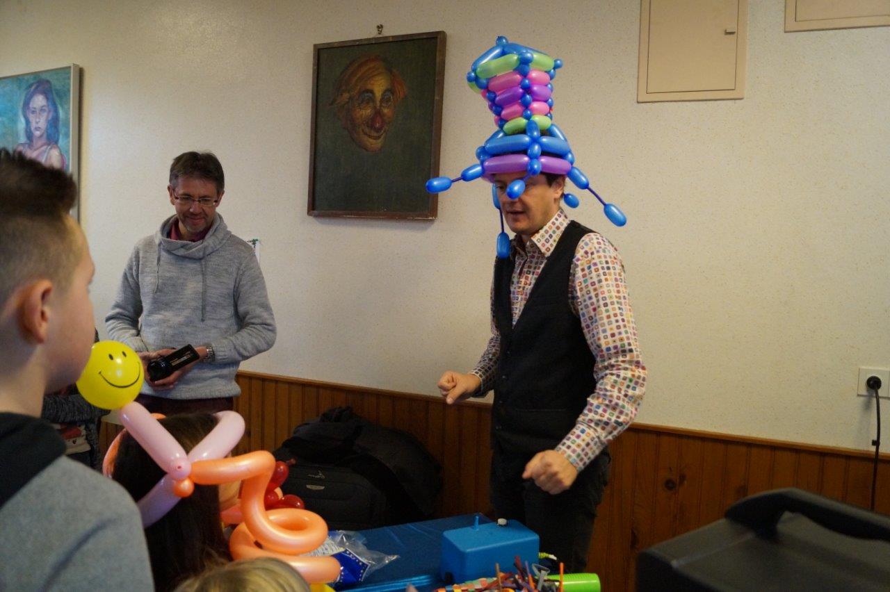 AirV est le roi des chapeaux ballons.