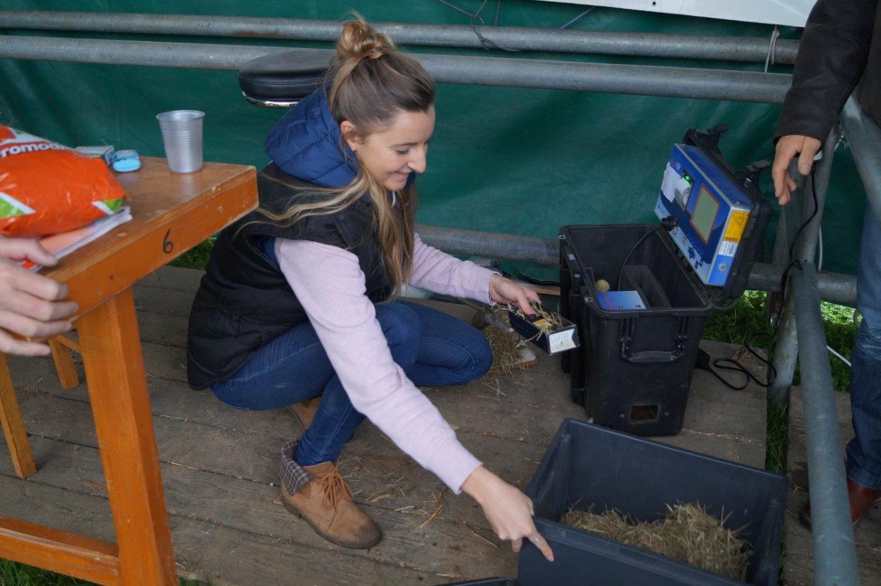 Le stand de la Chambre d'Agriculture de la Marne proposait aux éleveurs une analyse de leur fourrage.