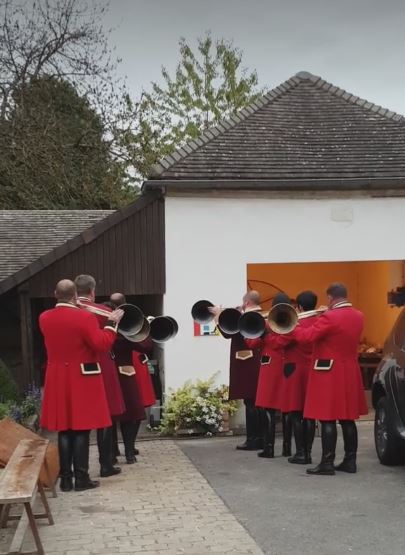 Le Rallye Trompe des Brunes sonne l'apéritif offert par le comité des fêtes odonien.
