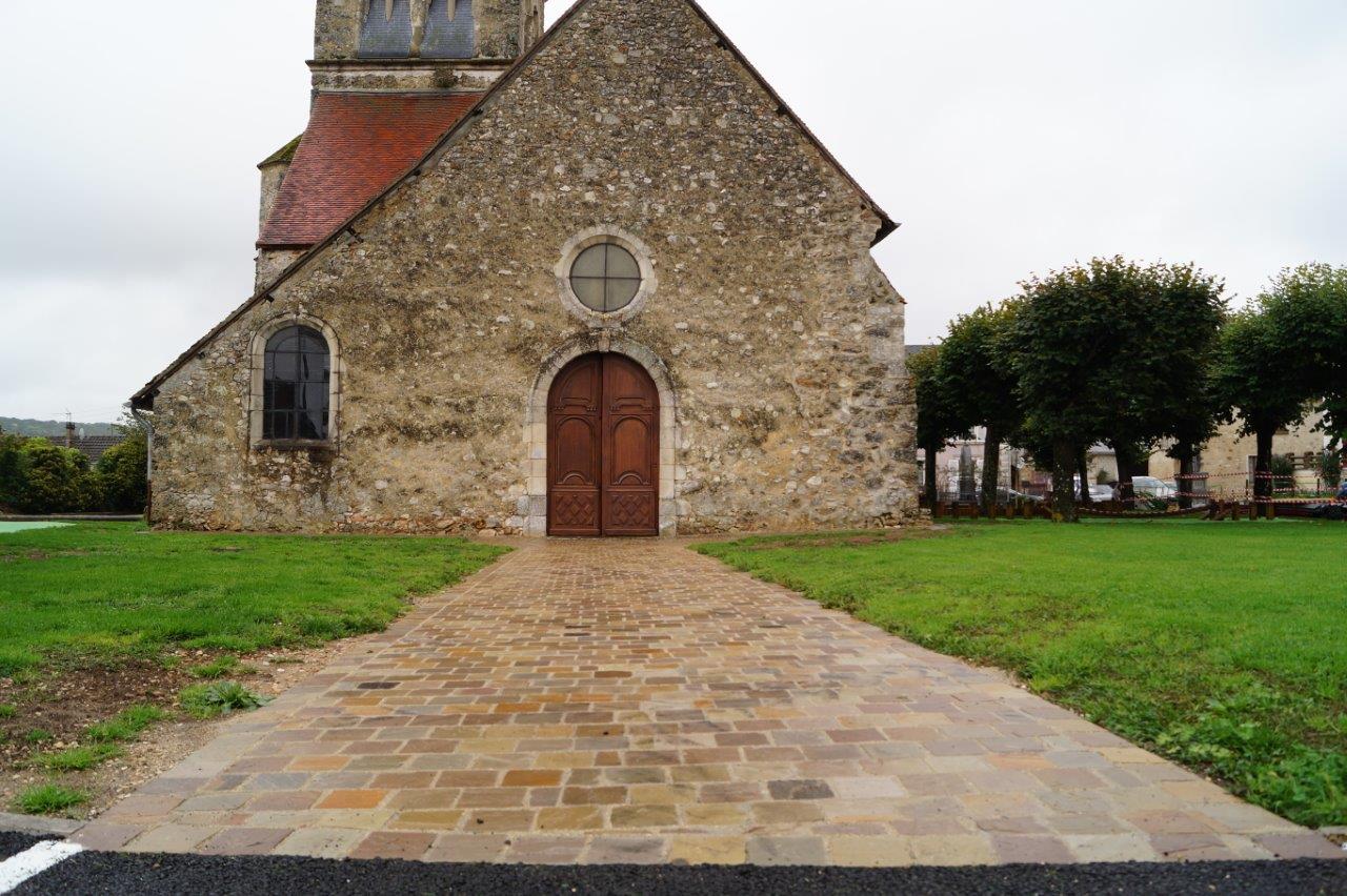 L'allée permettant l'accès à l'église est désormais praticable pour tous.