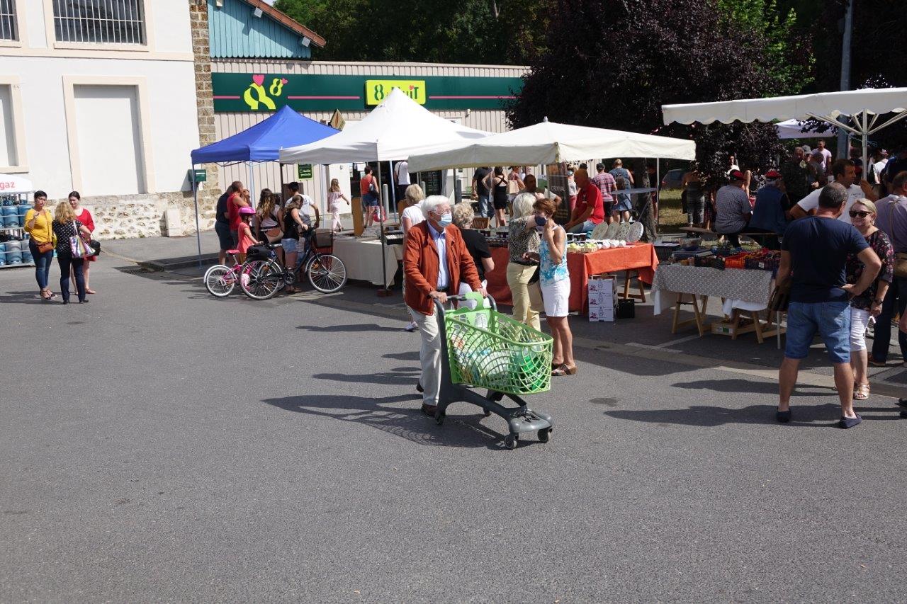 On utilise même le chariot de la supérette pour faire le reste de ses courses.