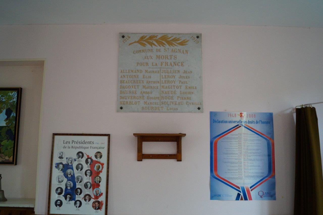 Saint-Agnan : la plaque commémorative dédiée aux morts pour la France.
