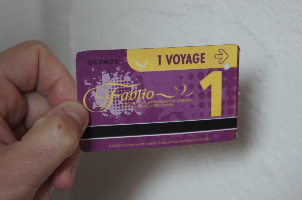 Le ticket à l'unité valable pour 1 voyage coûte 1€. En carnet, le ticket coûte alors 0,79€.