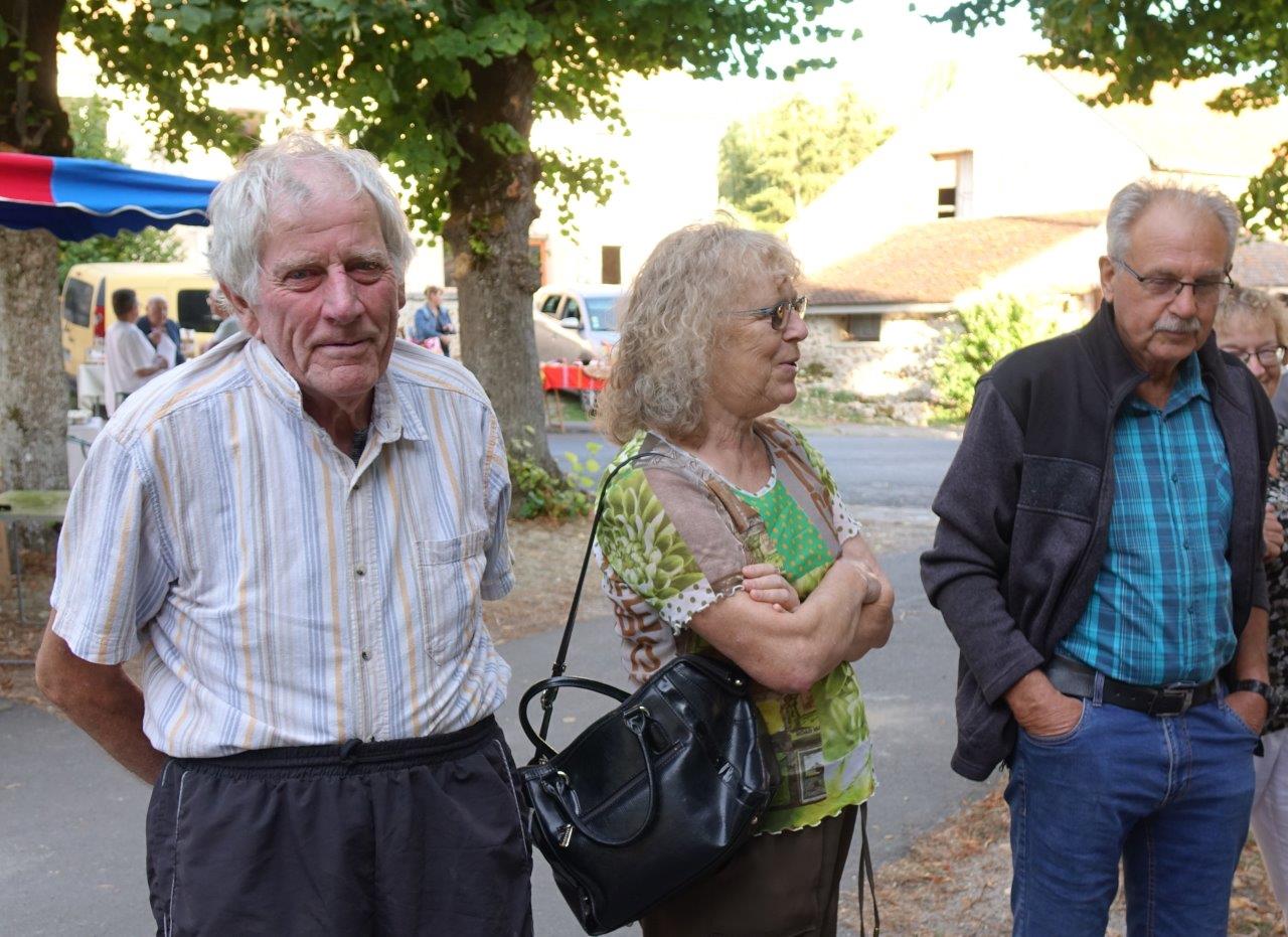 De gauche à droite : Edgard Vervaet, son épouse et Georges Verdoolaeghe.