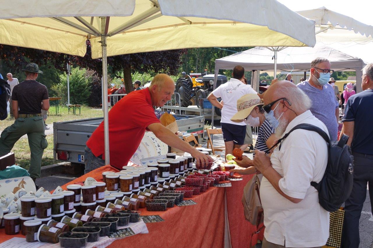 Conde En Brie Les Vieilles Mecaniques Glanoises Font Le Marche