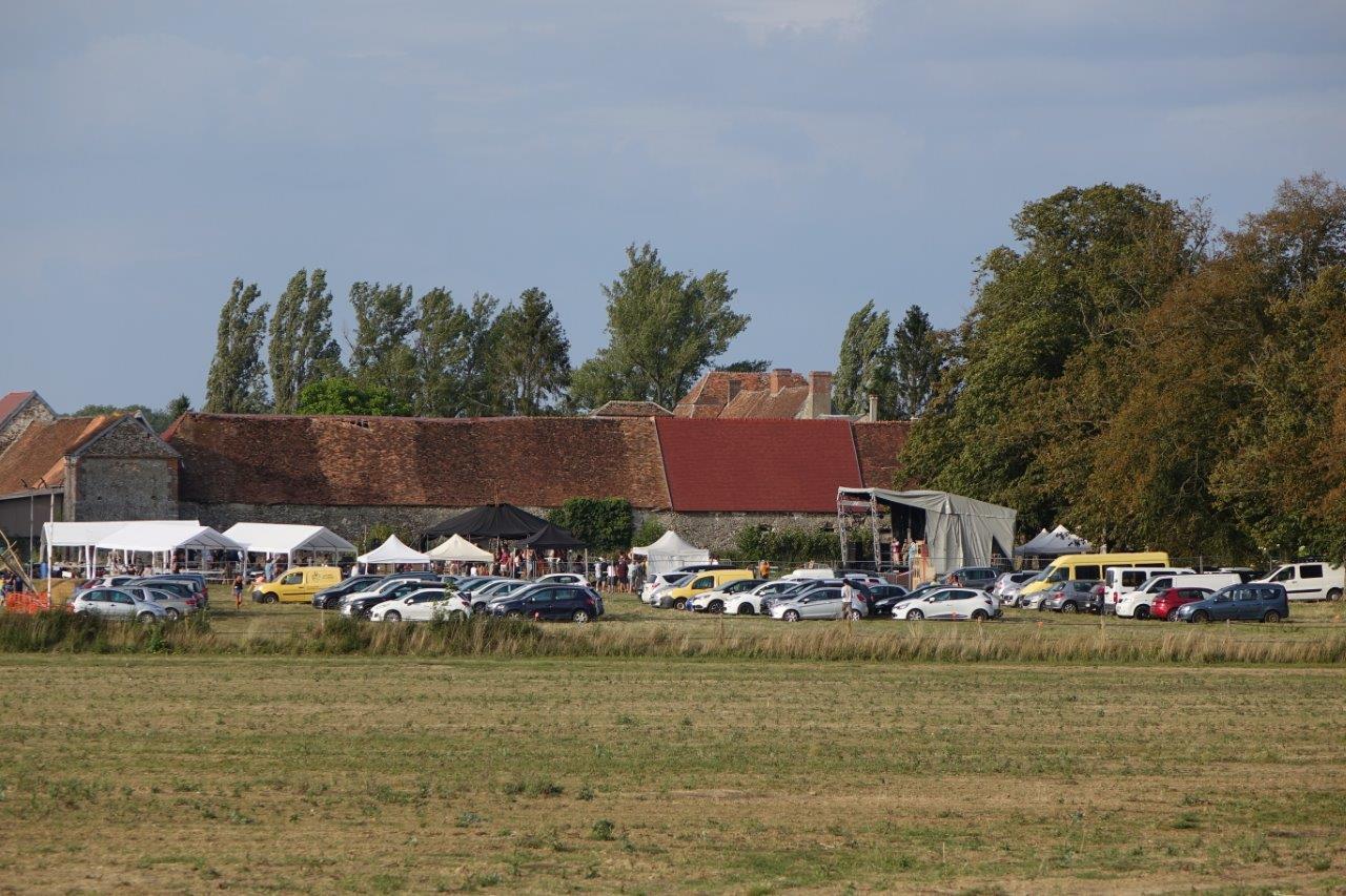 Le site du festival jouxte la ferme des Grèves...