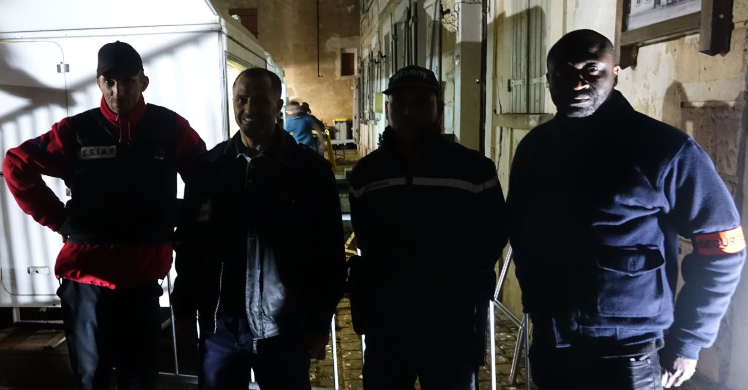 En nocturne, B2B veille au grain.