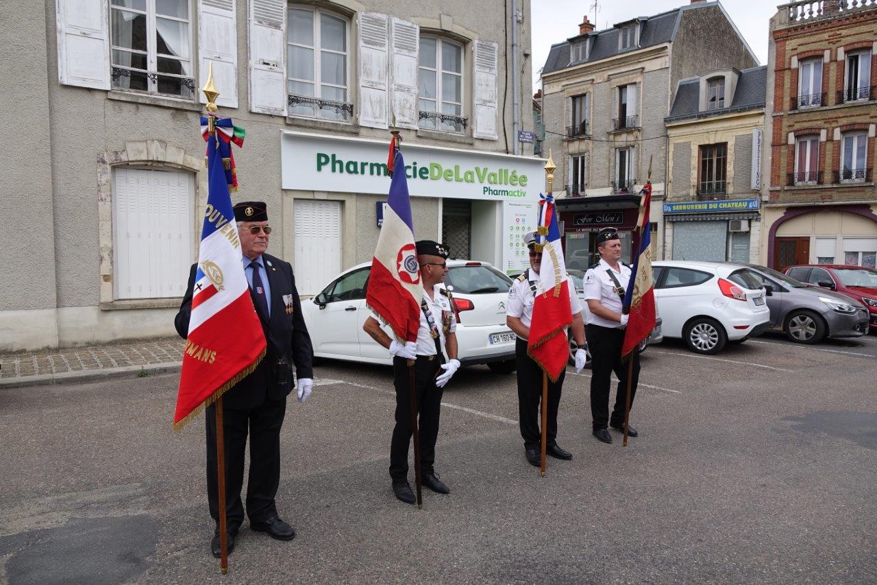 Les porte-drapeaux sont une figure incontournable des commémorations...