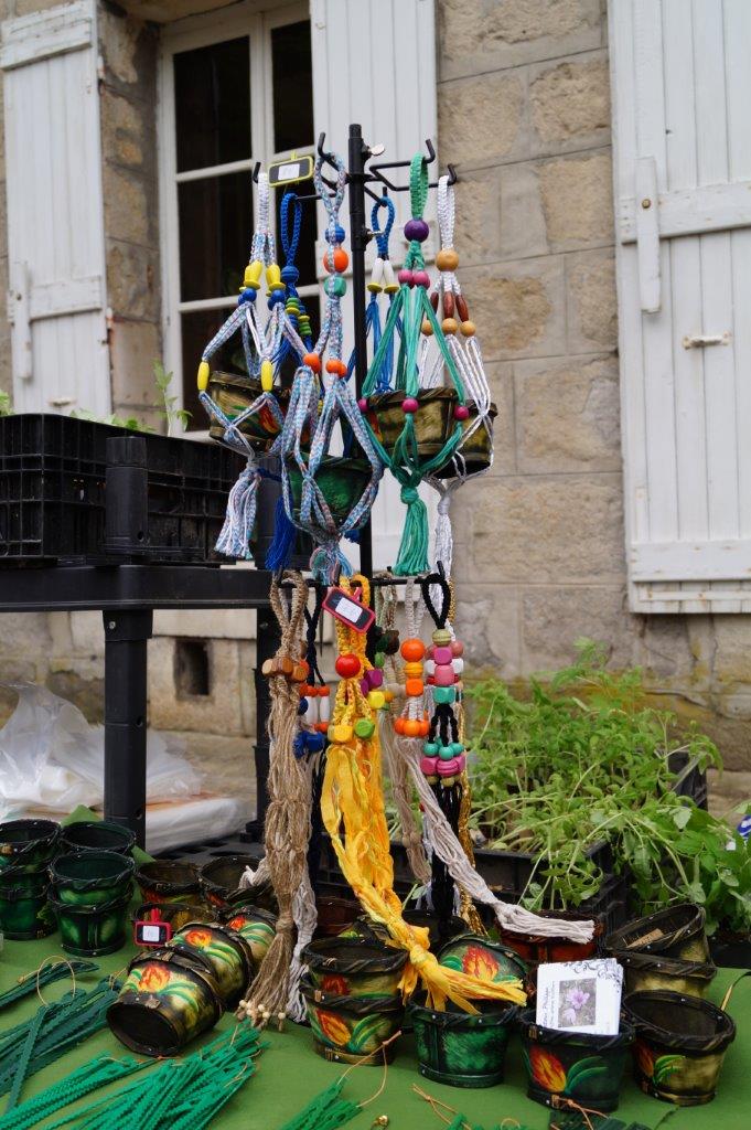 Chaque année, quelques artisans d'art exposent au château.