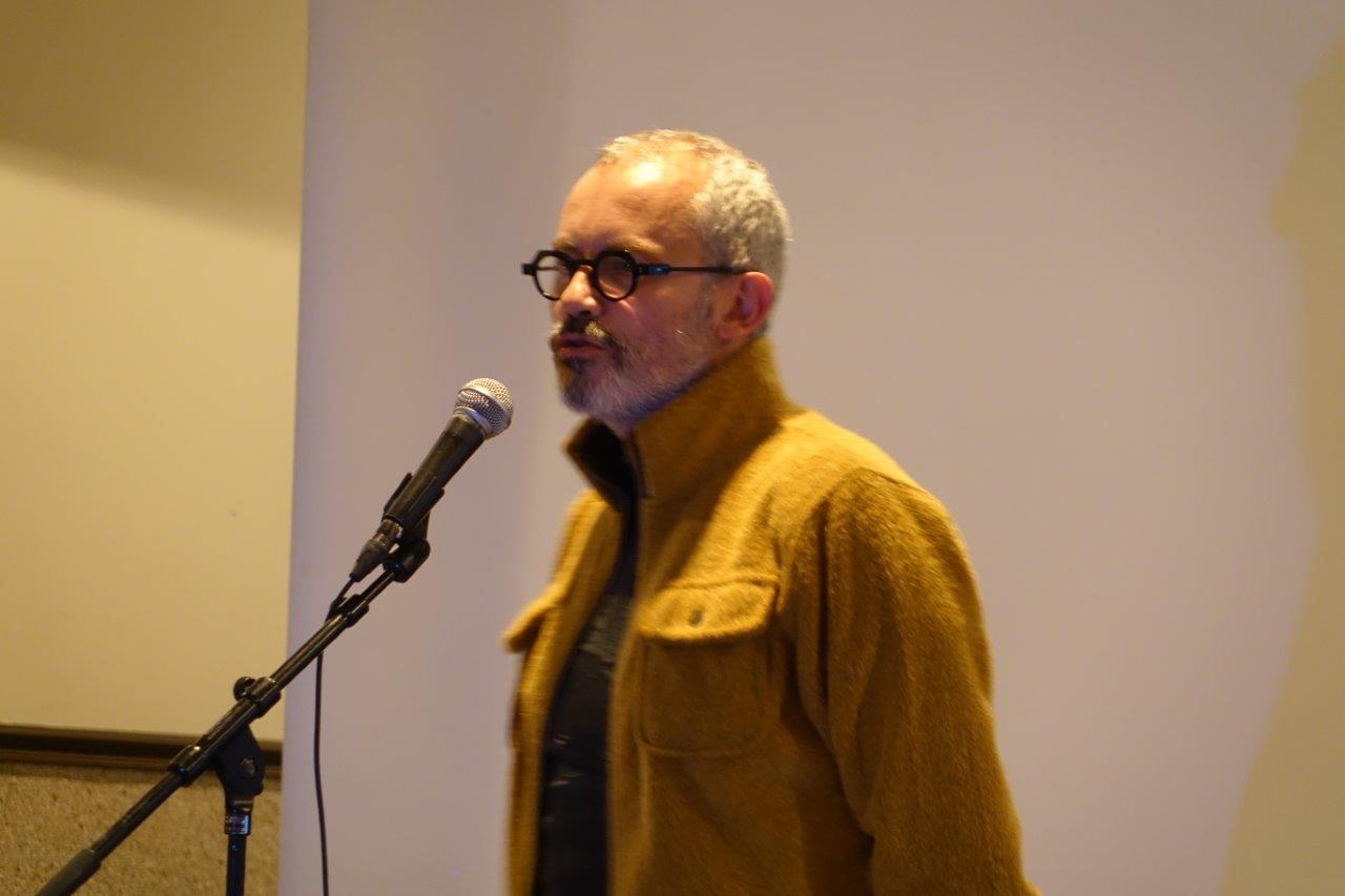 Denis Lachaud, romancier et dramaturge, parle du travail de terrain qui lui permet de préparer l'écriture de ses pièces de théâtre.