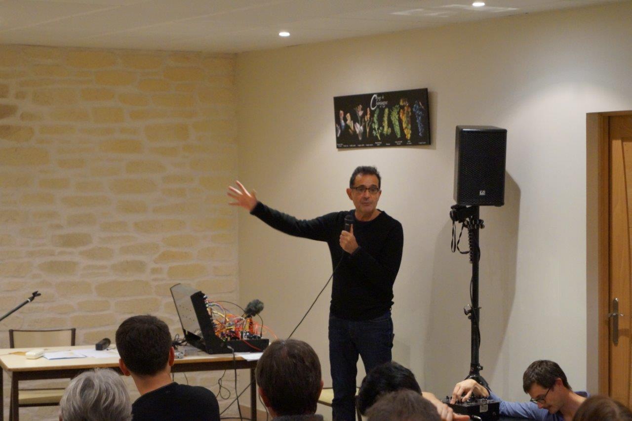 "Ce n'est pas la couleur des fils qui compte, mais la longueur !"