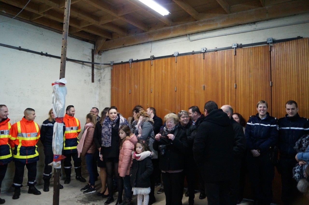 Les familles et amis des sapeurs-pompiers de Saint-Eugène sont venus écouter les discours.