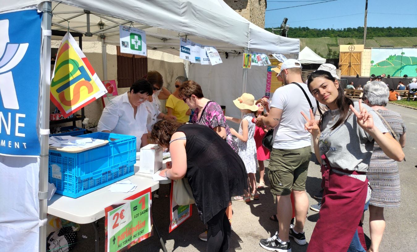 1600 enveloppes gagnantes à disposition des visiteurs contre la modique somme de 2 euros l'enveloppe. 