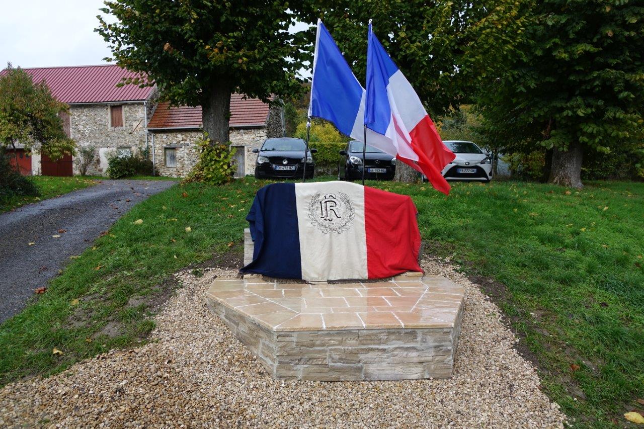 Le monument aux morts est situé au cœur de ce village de 150 âmes.