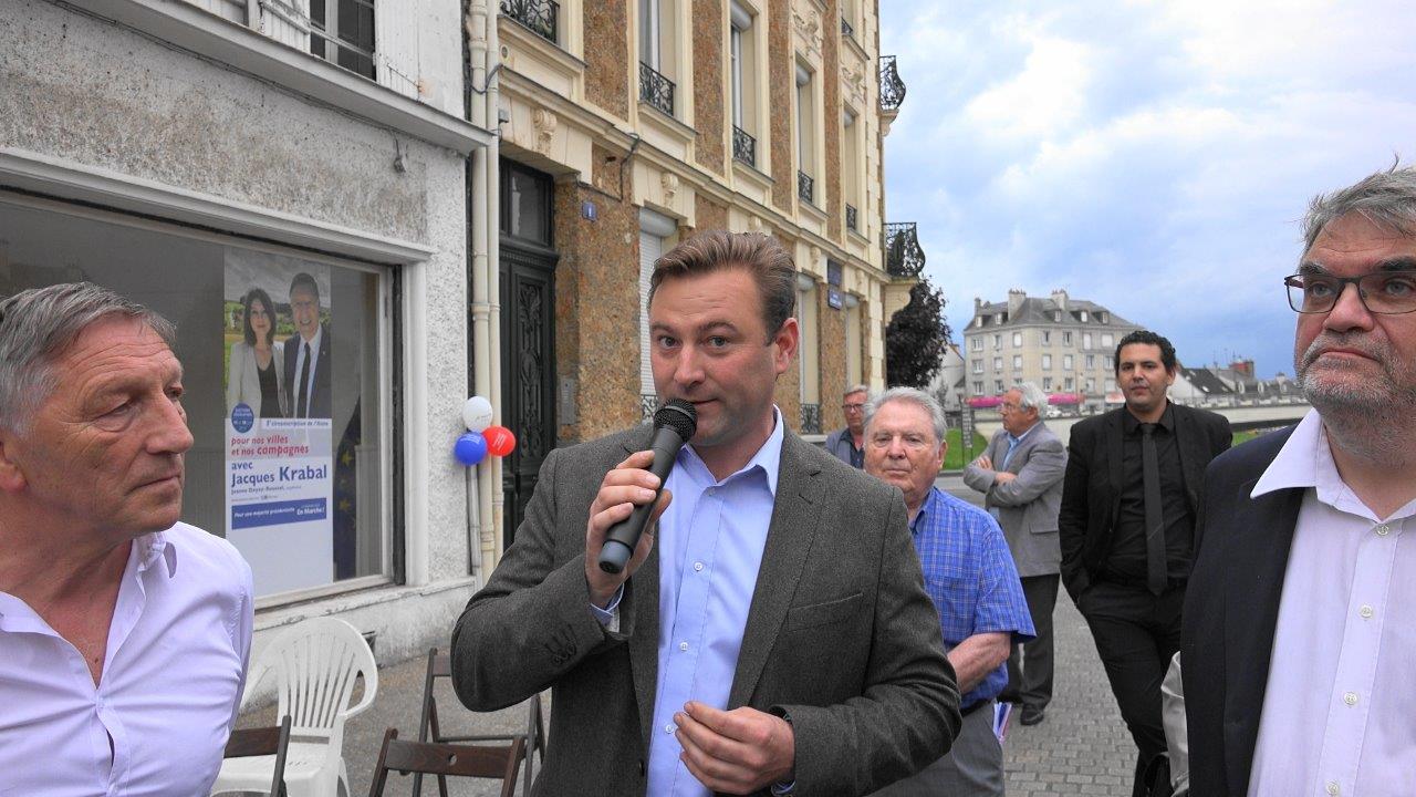 ... ou encore Fabien Fraeyman, maire de Bruyères-sur-Fère. Celui-ci fut le premier maire à parrainer Emmanuel Macron.