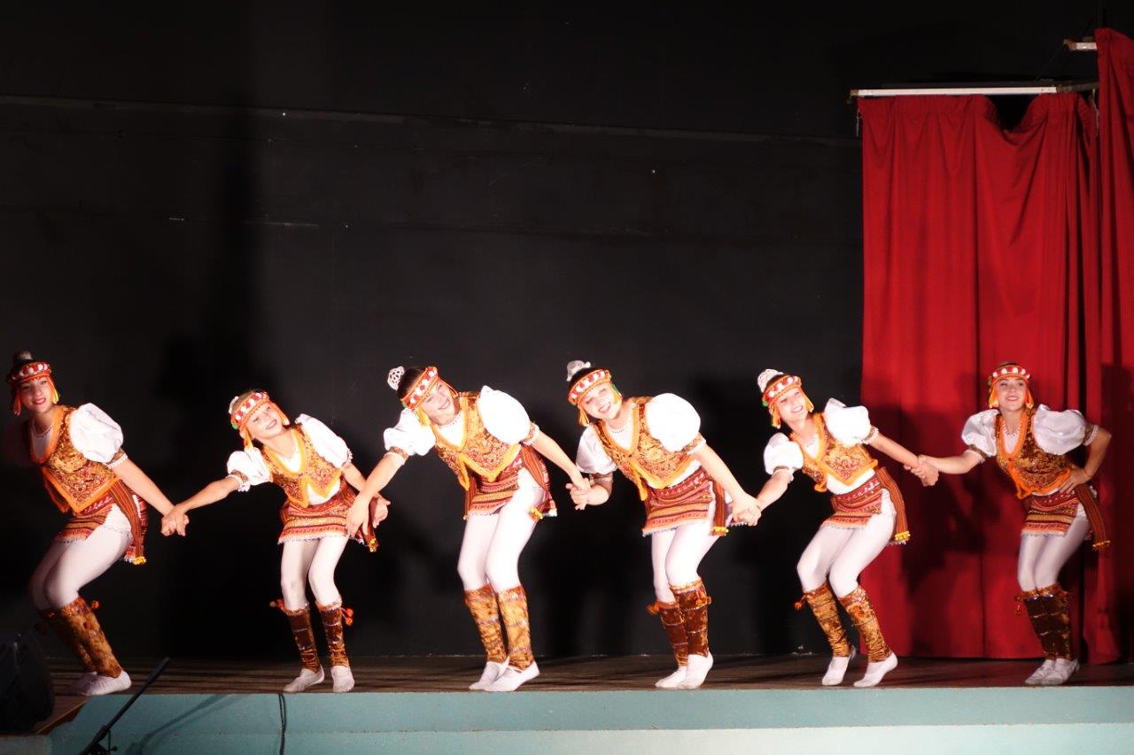 Danses et numéros d'acrobatie ont rythmé la soirée...