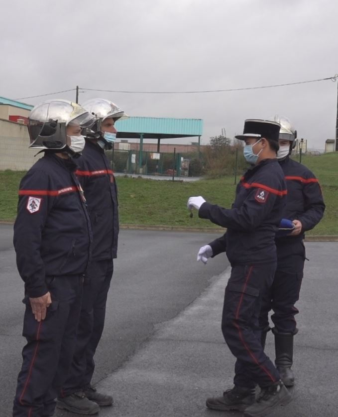 La remise des décorations et grades est l'un des temps forts de la Sainte-Barbe...